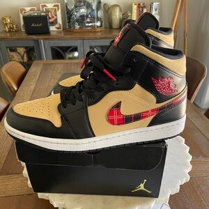 Jordan 1 Mid “Tartars”